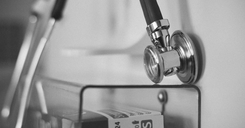Hôpitaux publics : la pénurie de brancardiers met le système à l’épreuve